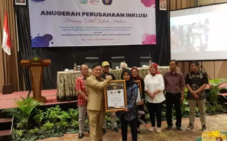 Puluhan Perusahaan Sabet Penghargaan dari Disnaker Kabupaten Malang Bersama FISIP UB