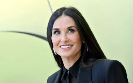 Hanya Demi Moore yang Konsisten Jadi Trend Setter Mode Rambut Selama Empat Dekade
