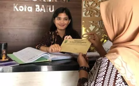 Kelurahan Songgokerto Berikan Pelayanan Sampai Malam Hari