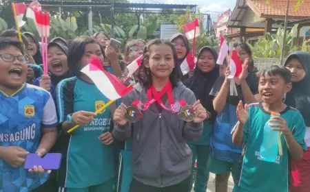 Sambutan Meriah Iringi Aldhea Sang Juara Karate Dunia, Kembali ke Banyuwangi
