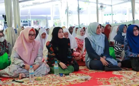 Ribuan Jamaah Padati Puncak Haul Muassis Ponpes Qomaruddin Bungah Gresik