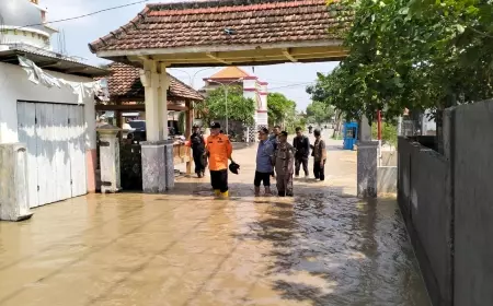 Kali Lamong Meluap, Ratusan Rumah di Gresik Terendam Banjir