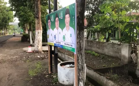 Banner Caleg di Atas Tempat Pembakaran Sampah Diprotes Warga
