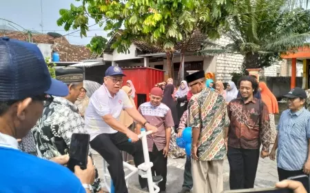 Anggota DPR RI Zainuddin Maliki Resmikan Fitnes Outdoor di Gresik