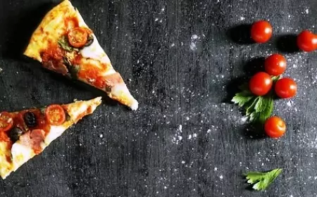 Suka Simpan Sisa Pizza? Ini Bahayanya!
