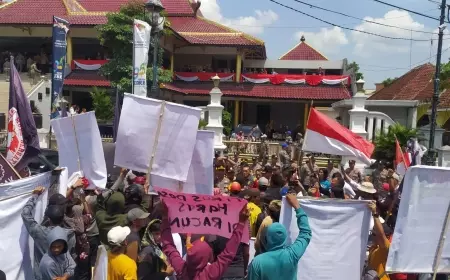 AMLK Tuntut Proses Hukum Dugaan Kades Korupsi di Pendapa Kabupaten Jember