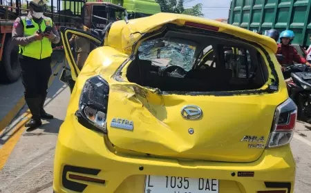 Kecelakaan Beruntun di Gresik, Daihatsu Ayla Salip Sisi Kiri Bahu Jalan, Dua Orang Luka-luka