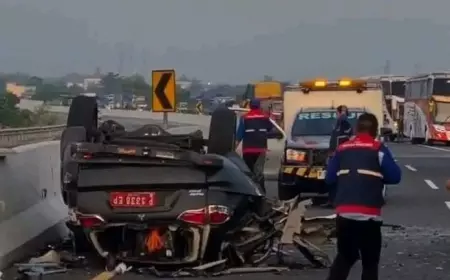 Diduga Mengantuk Mobil Pajero Plat Merah Ringsek