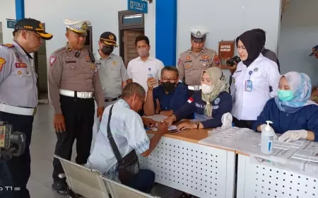 Jelang Nataru, Puluhan Awak Bus Terminal Tulungagung Jalani Ramp Chek dan Tes Urine