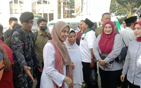 Siti Atiqoh: Ganjar Punya Program 1 Keluarga 1 Sarjana