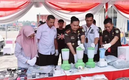 Kejaksaan Negeri Tanjung Perak Musnahkan Barang Bukti Narkotika dan Tindak Pidana Umum