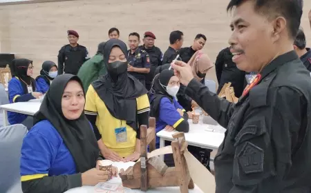Warga Binaan Lapas Kediri Diberi Pelatihan Linting Rokok