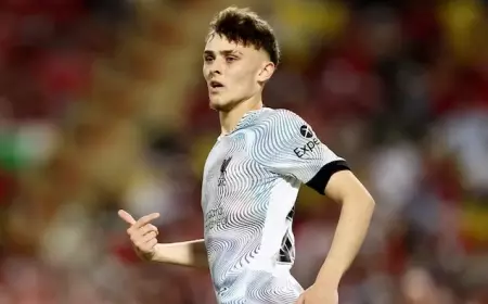 Liverpool Perpanjang Kontrak Bobby Clark