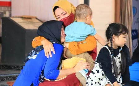 Sungkeman di Hari Ibu, Warga Binaan Lapas Banyuwangi Tak Kuasa Tahan Tangis