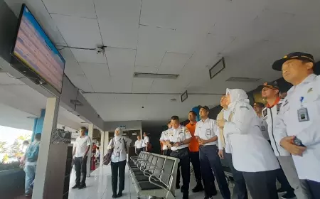 Tinjau Pelabuhan Ketapang Banyuwangi, Kepala BMKG Sebut Cuaca Selat Bali Relatif Aman Selama Nataru