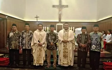 Indahnya Toleransi Umat Beragama, Kemenag Bondowoso Kunjungi Gereja di Malam Natal