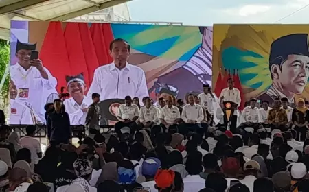Presiden Jokowi Temui Ribuan Warga Penerima Manfaat Program TORA-PS di Banyuwangi