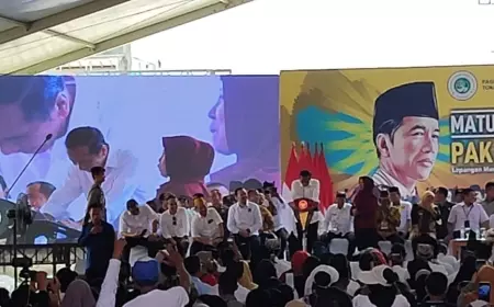 Momen Jokowi Terkekeh Gegara Warga Banyuwangi Salah Sebut 'Bu Ipuk' Jadi Nama IKN
