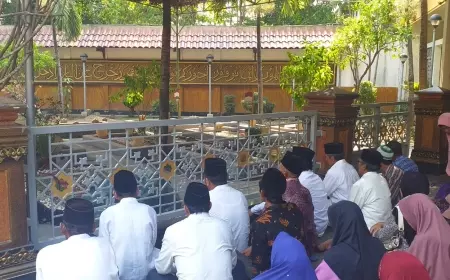 Akhir Tahun 2023 Makam Gus Dur Di Tebuireng Jombang Ramai Peziarah