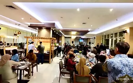Sambut Tahun Baru 2024, Hotel Santika Gresik Hadirkan Dinner ”Voyage To The Future”