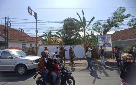 Bawaslu Banyuwangi Tertibkan Ribuan APK Melanggar