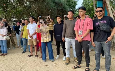 Alam Ganjar Pilih Pulau Merah Buktikan Keelokan Sunset di Bumi Blambangan Banyuwangi