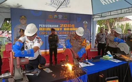 Polrestabes Surabaya Jadikan Knalpot Brong Sitaan Jadi Kesenian Tugu
