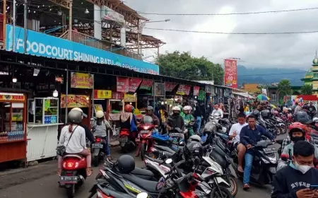 Malam Tahun Baru, Pedagang Alun-Alun Kota Batu Harapkan Omset Naik