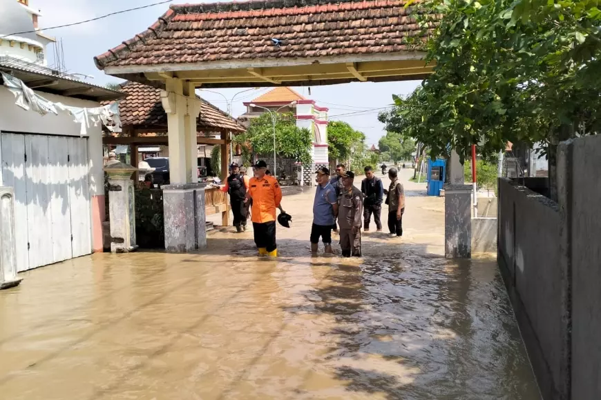 Kali Lamong Meluap, Ratusan Rumah Di Gresik Terendam Banjir - Sumber ...