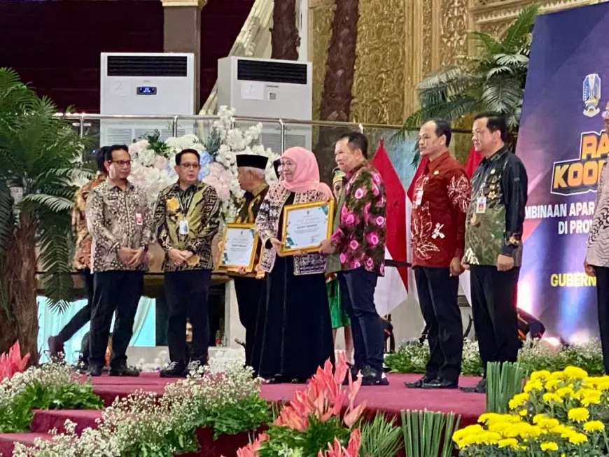 Gubernur Jatim Beri Penghargaan Kabupaten Jember Wujudkan Desa Majun dan Mandiri