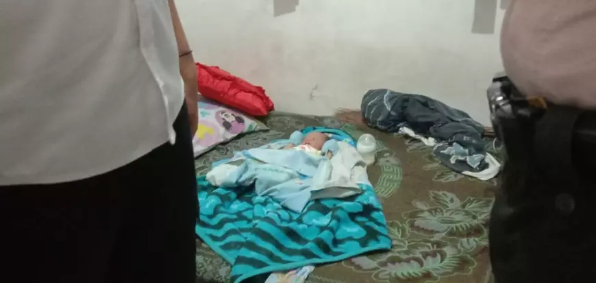 Bayi Laki-Laki Masih Hidup Tergeletak Di Depan Pagar Warga Polehan, Malang