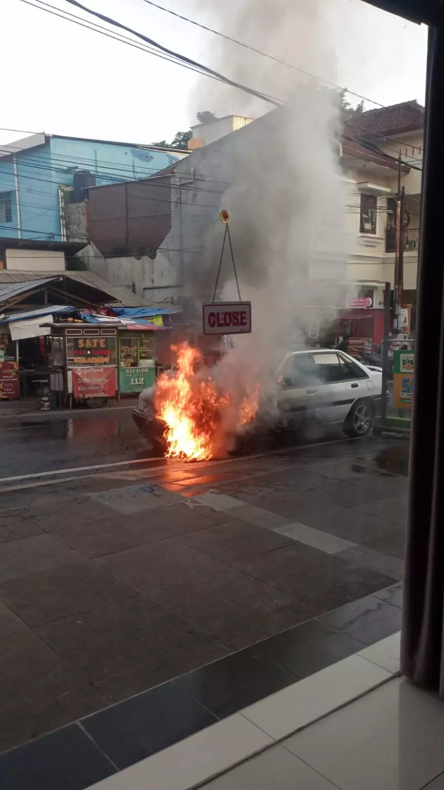 Mobil Sedan Dosen UB Terbakar, Diduga Korsleting Aki