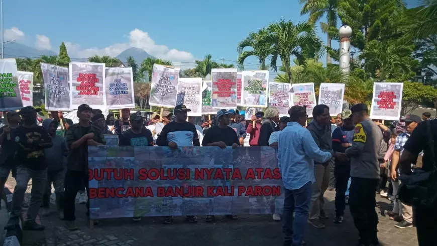 Jengah Jadi Langganan Banjir, Warga Bumiaji Geruduk Gedung DPRD