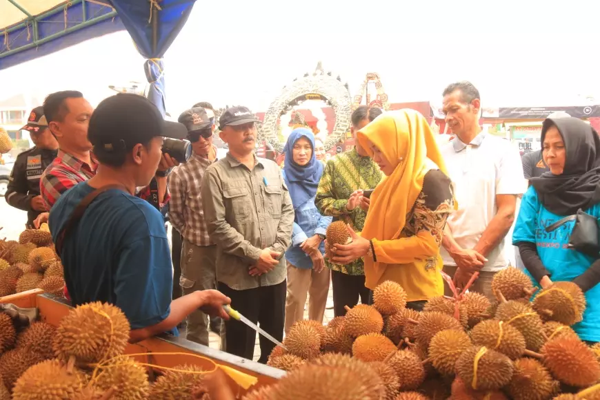 Trawas Bazar Durian 2023, Bupati Ikfina : Dapat Tingkatkan Potensi Wisata