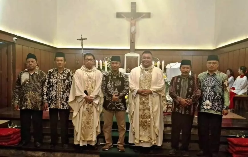 Indahnya Toleransi Umat Beragama, Kemenag Bondowoso Kunjungi Gereja di Malam Natal