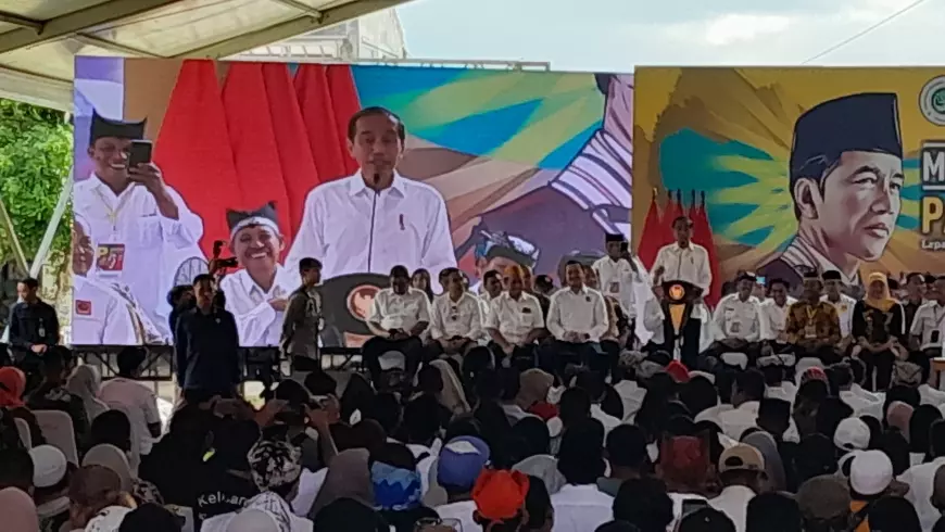 Presiden Jokowi Temui Ribuan Warga Penerima Manfaat Program TORA-PS di Banyuwangi