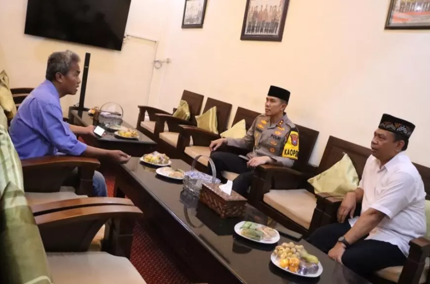 Jelang Pemilu 2024, Polres Jombang Sambangi Dua Pesantren Ajak Jaga Kamtibmas