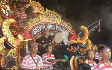 Daul dan Musik Tong-tong, Meriahkan Pesta Malam Pergantian Tahun di Bondowoso