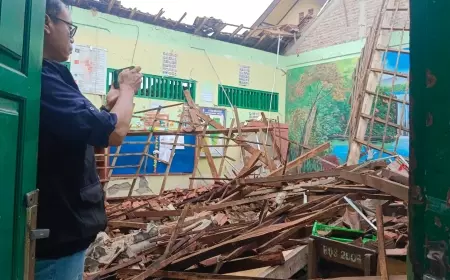Atap SDN Ngadiluwih Bojonegoro Ambruk
