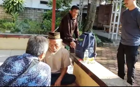 Polisi dan Dinsos P3AKB Bondowoso Kompak Tangani Kakek Renta Penghuni Gubuk di Hutan Pinus