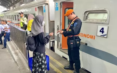 Kedatangan KA Jarak Jauh dari Bandung Terlambat, PT KAI Daop 8 Surabaya Minta Maaf