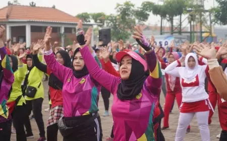 'Sebar Buah Mojo' Cara Bupati Mojokerto Ajak Masyarakat Jaga Kesehatan