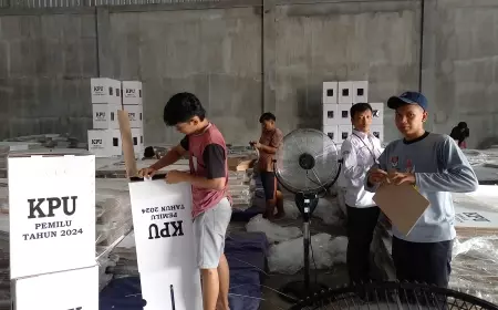 KPU Kota Probolinggo Kebut Persiapan Pemilu, Rakit Kotak Suara Cukup Sehari