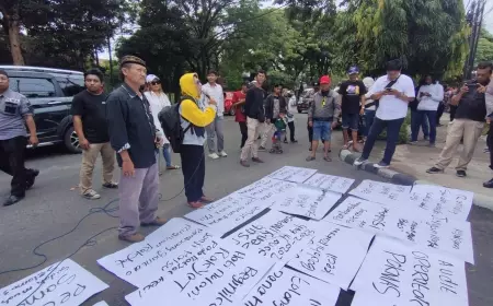 Seniman Pecut Kediri Demo Dugaan Penyelewengan Jasmas Anggota DPRD