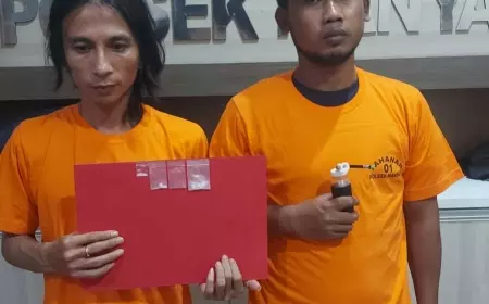 Polisi Ringkus Dua Pemuda Gresik Pesta Sabu di Makam Keramat