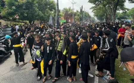 Ratusan Pesilat PSHW Geruduk PN Mojokerto, Kawal 6 Anggotanya dalam Sidang Penganiayaan
