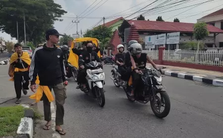 Pengacara 6 Terdakwa Temui Ratusan Massa PSHW Di Depan PN Mojokerto