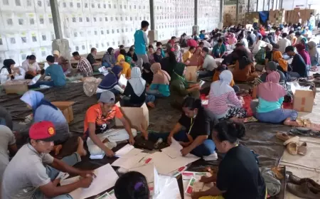 KPU Banyuwangi Mulai Sortir dan Lipat Surat Suara, Bawaslu Beri Catatan