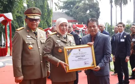 Gubenur Khofifah Serahkan 612 Penghargaan K3