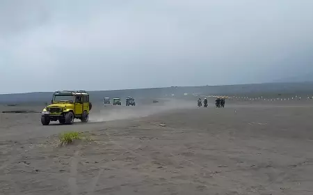 Musim Hujan, Wisatawan Diimbau Waspada Cuaca Ekstrem saat di Bromo